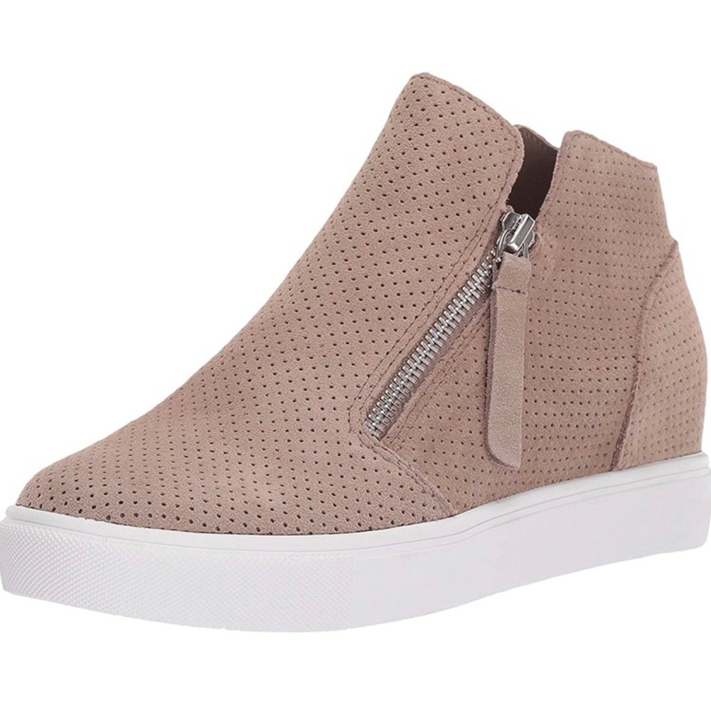STEVE MADDEN CALIBER BOOTS